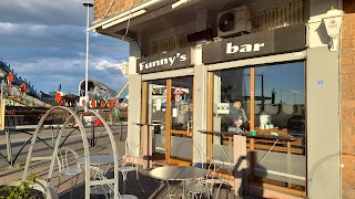 Funny's Bar