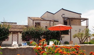 Villa con piscina e giardino