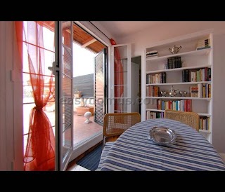 Luxury holiday apartment with terrace at Spanish steps in Rome | EasyDomus.com