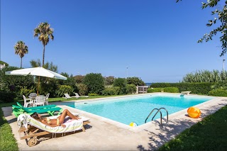 Villa Fronte Mare con Piscina / Seafront Villa with Pool