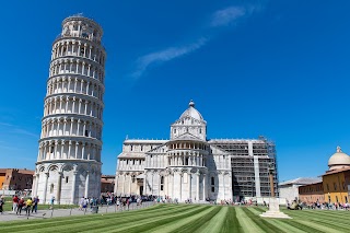 Simonetta Tour Guide in Tuscany