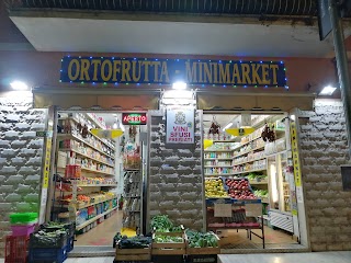 Ortofrutta minimarket di Paik Milan.