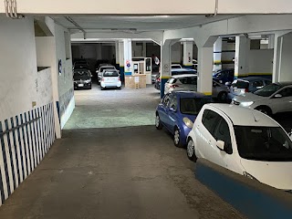 Parcheggio via Napoli H24 - Servizio Lavaggio - Abbonamento mensile Auto Moto - Parcheggio ad Ore - Parcheggio giornaliero - Parcheggio Notturno - Aperto Domenica e Festivi