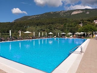 Piscina aperta al pubblico (Villa Cariola)