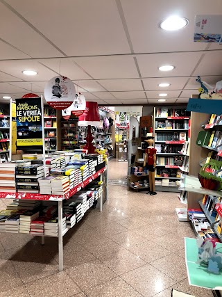 Mondadori Bookstore