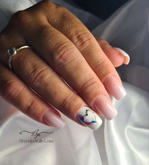 Brenda nails love