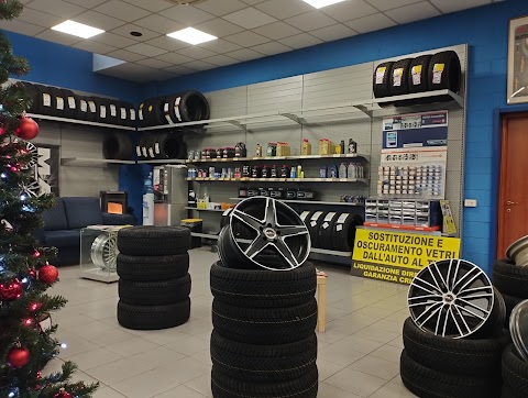 Gommista e Officina Autorizzata Ufficiale R.C.F. Punto Auto Cremona