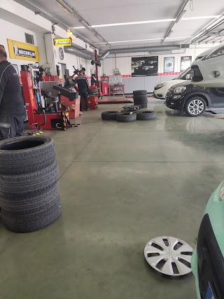 ROVINI PNEUMATICI SRL - Driver Center Pirelli