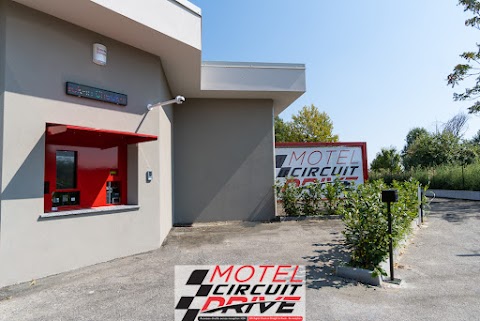 Motel Circuit drive