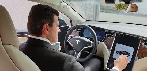 ES Driver - Noleggio Con Conducente - Tesla