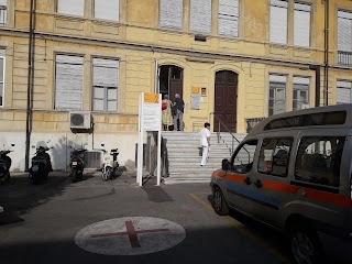 Ospedale Santa Chiara - Ingresso Ambulanze | Saint Clare's Hospital - Ambulance Entrance