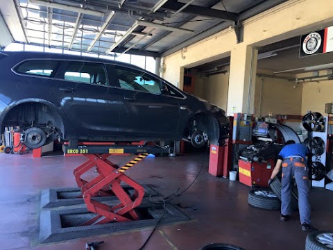 DM Tyre Service Pneumatici L'Aquila Vendita Riparazione Pneumatici Gomme Termiche Auto