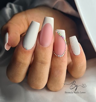 Brenda nails love