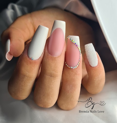Brenda nails love