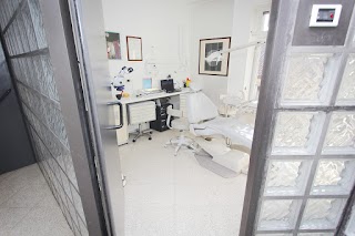 Studio Dentistico Dott.Danilo Maggioni - Dentista per Bambini - Invisalign - Implantologia Monza