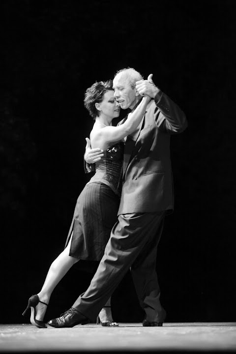 Scuola di Tango a Venezia, Mirano, Lezioni di tango, vals e milonga.Tango queer a cura di Laura Perale