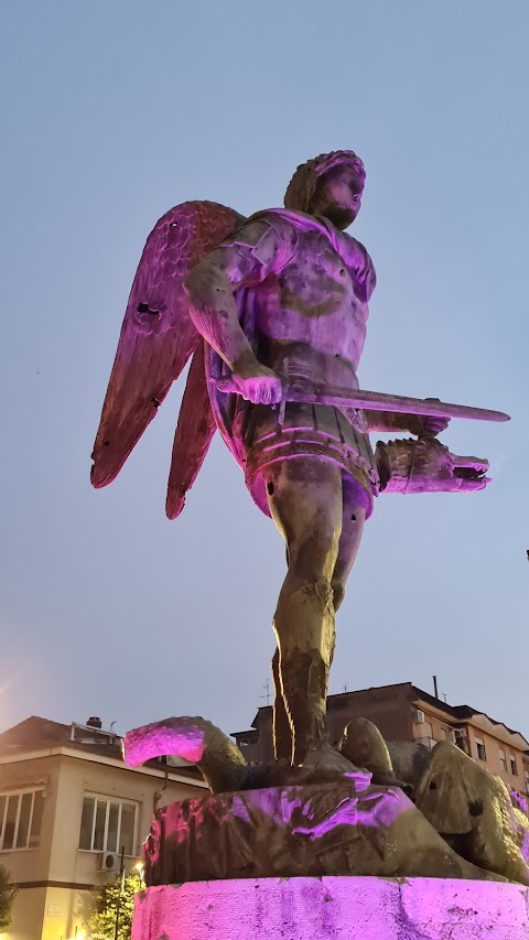 Statua di San Michele