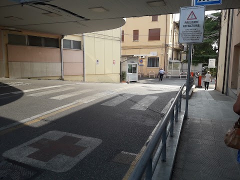 Ospedale Santa Chiara - Ingresso Ambulanze | Saint Clare's Hospital - Ambulance Entrance