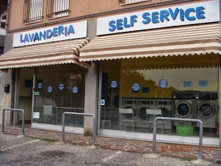 LAVANDERIA SELF SERVICE