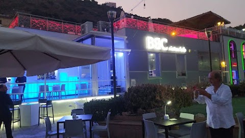 BBC BAY BEACH CLUB. DISCO AMERICAN-LOUNGE-BAR. EVENTI.