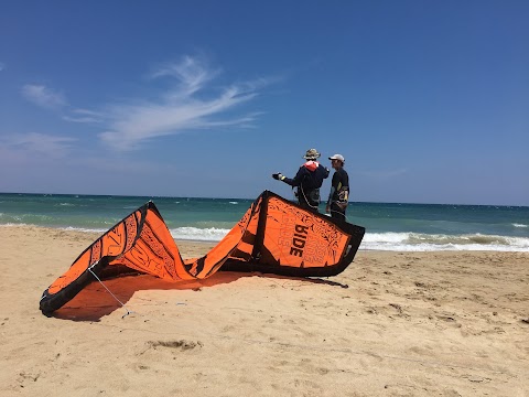 scuola kitesurf Puglia corsi e lezioni a Bari Taranto Brindisi