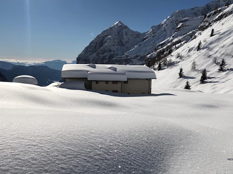 Taxi jeep val D'Ambiez rifugio Cacciatore e avvicinamento rifugio Agostini e Pedrotti