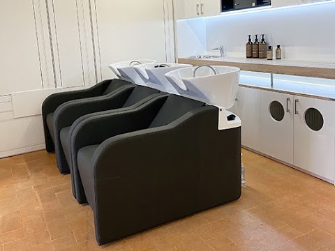 Vezzosi Srl | Arredi di design per parrucchieri e barber | Albinea