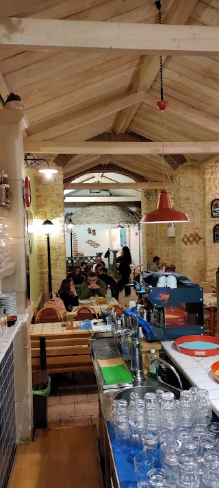 RISTORANTE PIZZERIA A METRO MACCHERONI ANCHE D 'ASPORTO CHIUSO IL MARTEDÌ