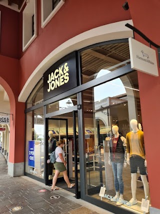 JACK & JONES