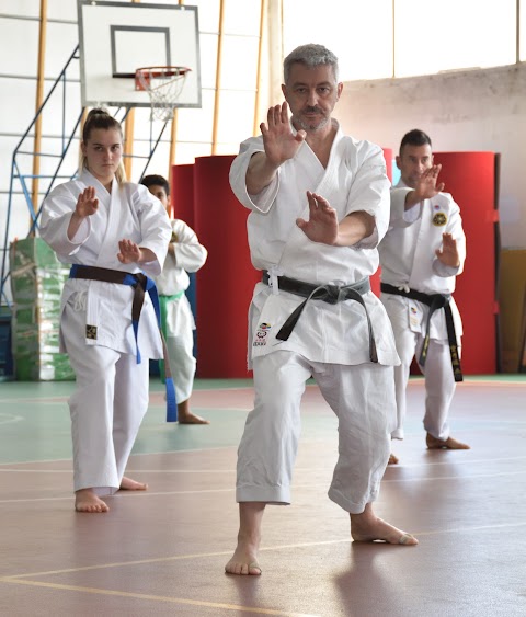 A.S.D. SPORT CLUB CORBETTA Karate e Tai Chi antico stile yang