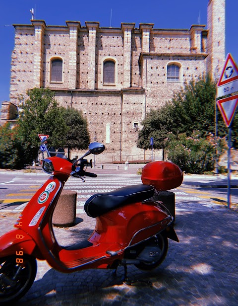 Motoragazzi Vespa scooter rent Peschiera del Garda