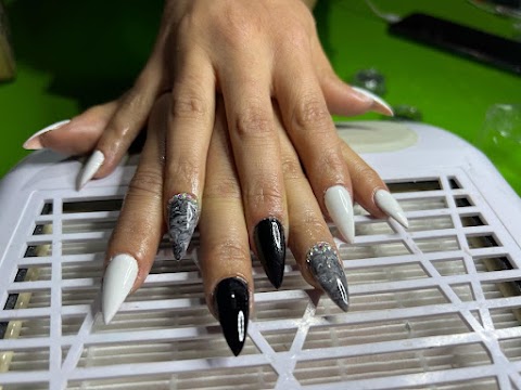 Etra Nails