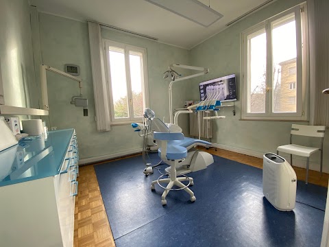 Ugolotti Dr. Tommaso Giovanni Dentista