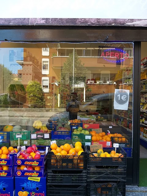 Minimarket di Iqbal