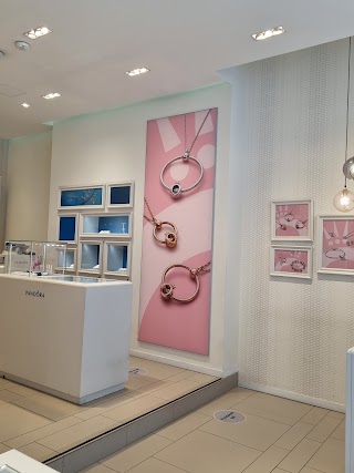 Pandora Concept Store