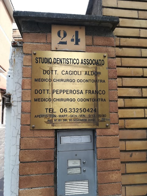Studio Dentistico Associato Dott. Cagioli A. Dott. Pepperosa F.