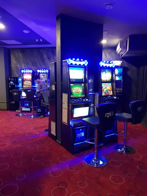 Play House Sala Slot & VLT