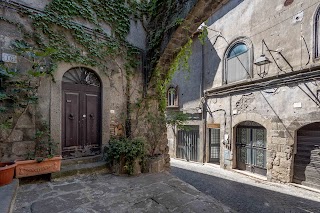 Locazione Turistica Vallecupa - LOFT a 200mt da Palazzo dei Papi, free WI-FI e NETFLIX