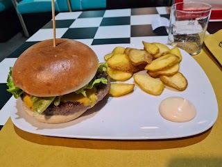 AMARCORD Pinseria & burger grill