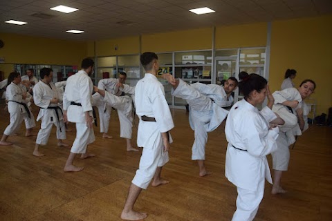 Dojo Karate Frosinone - Scuola karate, Corsi per bambini e adulti, Corsi Difesa personale Donne ed Uomini.