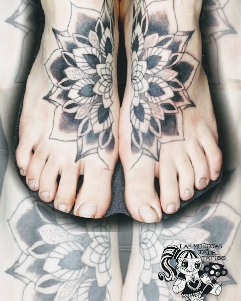 Jade_tattoo_ & piercing studio las muñecas