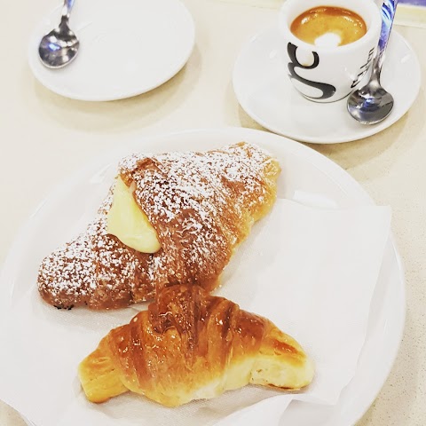 Bar Tabacchi Pasticceria - Scuti