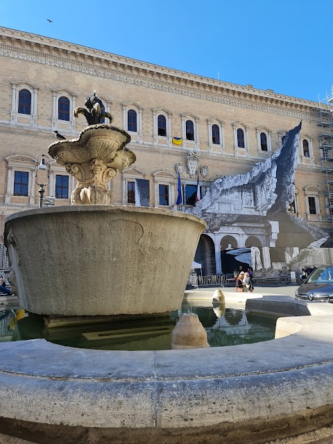 Fontana di Piazza Farnese