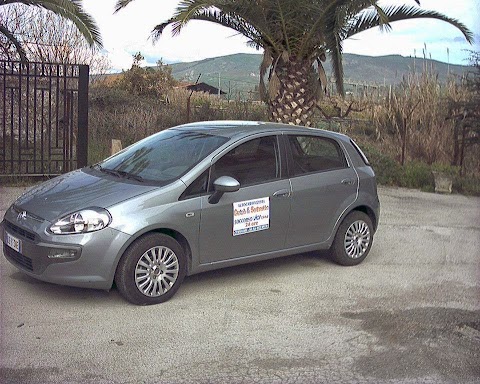 Autocarrozzeria Cutro & Scavetto - soccorso stradale carroattrezzi e noleggio auto