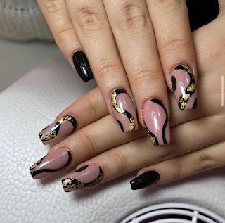 V Lab Nails