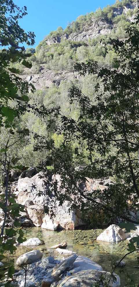 Sentiero per la Cascata di Fondo e Tallorno