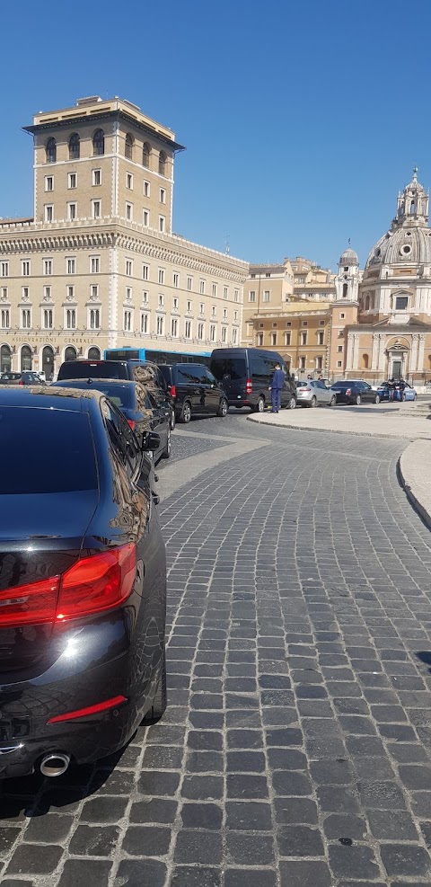 Noleggio con conducente ROMA ECONOMICO Aeroporto Fiumicino Ciampino Stazione Termini Outlet