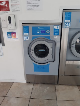 Lavanderia self service Mestre LAVAmagic1 (laundromat wash and dry)