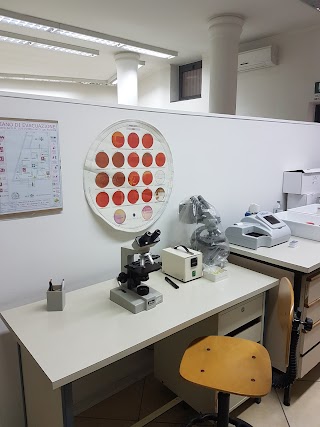 Laboratorio Analisi Clinico Chimiche S.Ciro Di V. Carbone Sas