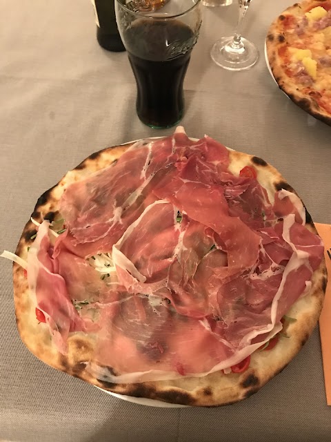 Foto di Pizza Granda - Piazza della Vittoria 1, Mezzolombardo (TN), Italia